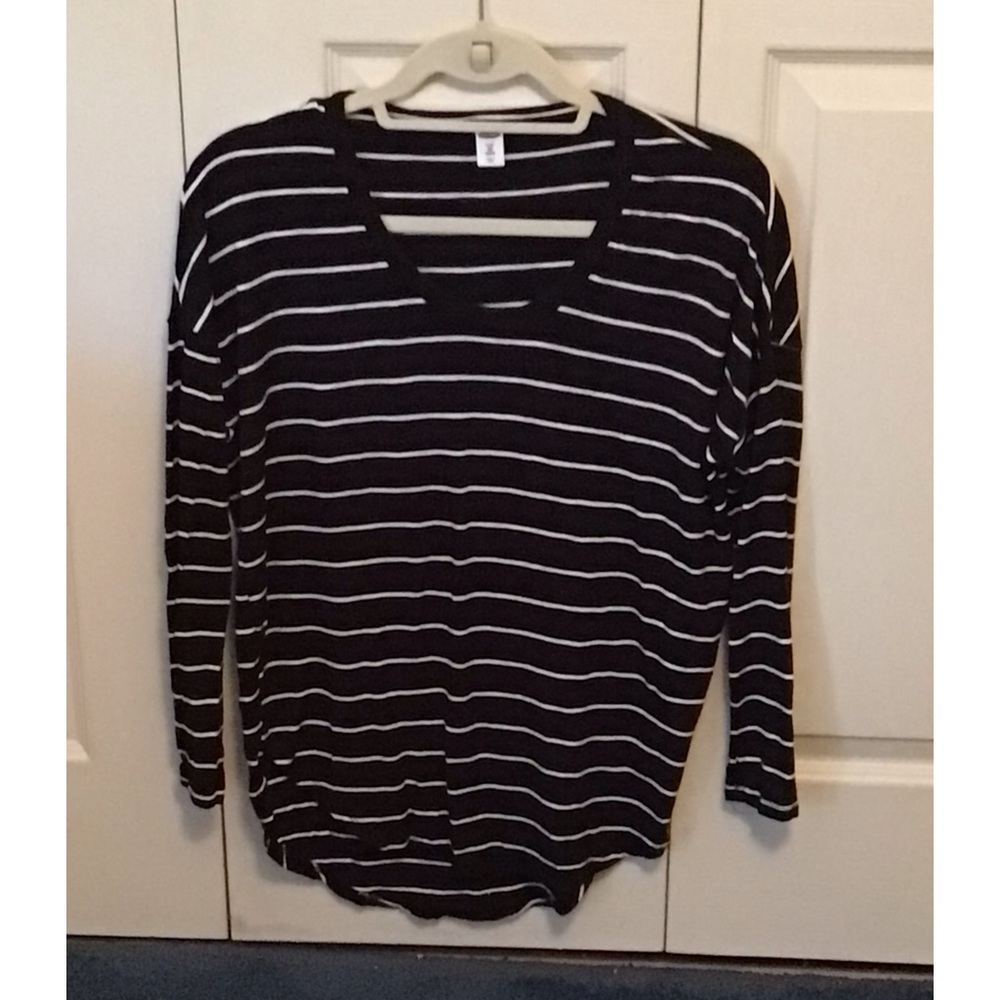 Old Navy Black and White Striped 3/4 Sleeve Top
